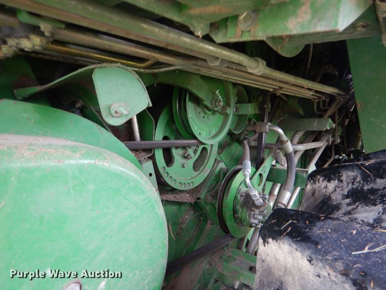 image for item LB9848 John Deere 9600  combine