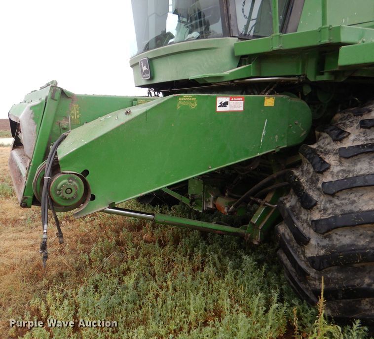 image for item LB9848 John Deere 9600  combine