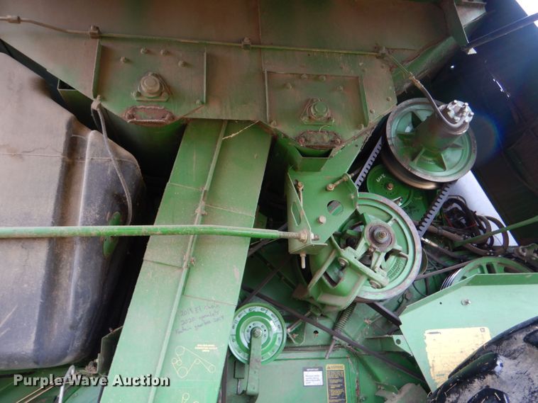 image for item LB9848 John Deere 9600  combine