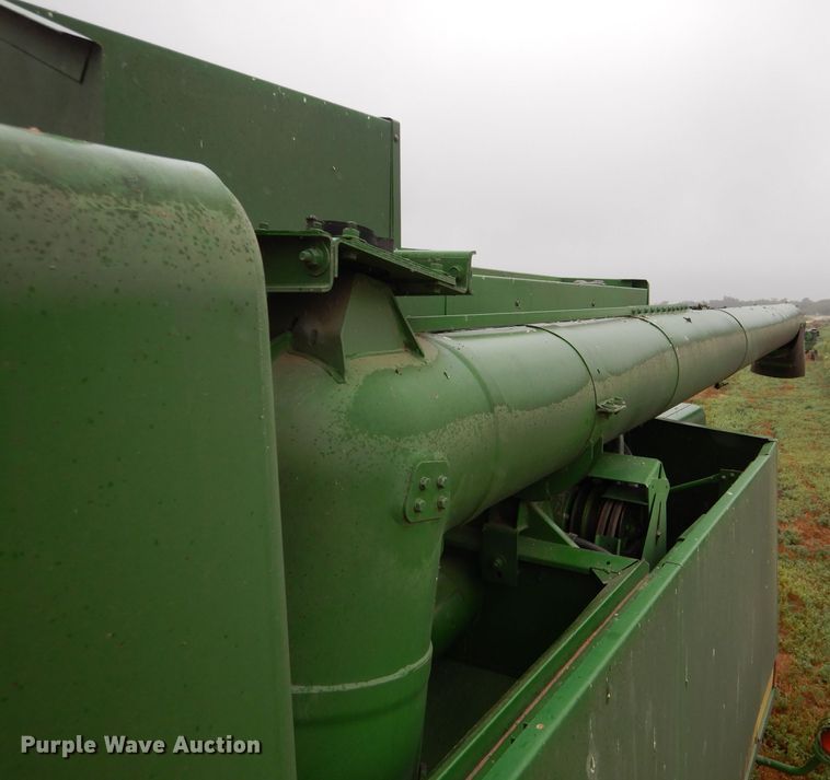 image for item LB9848 John Deere 9600  combine