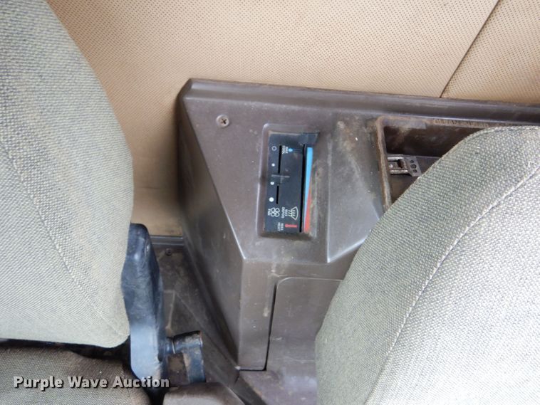 image for item LB9848 John Deere 9600  combine