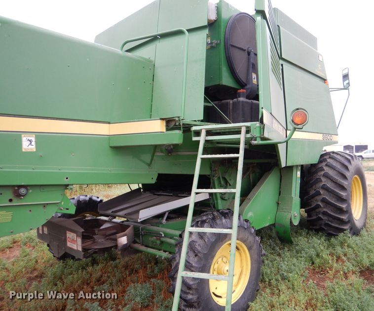 image for item LB9848 John Deere 9600  combine