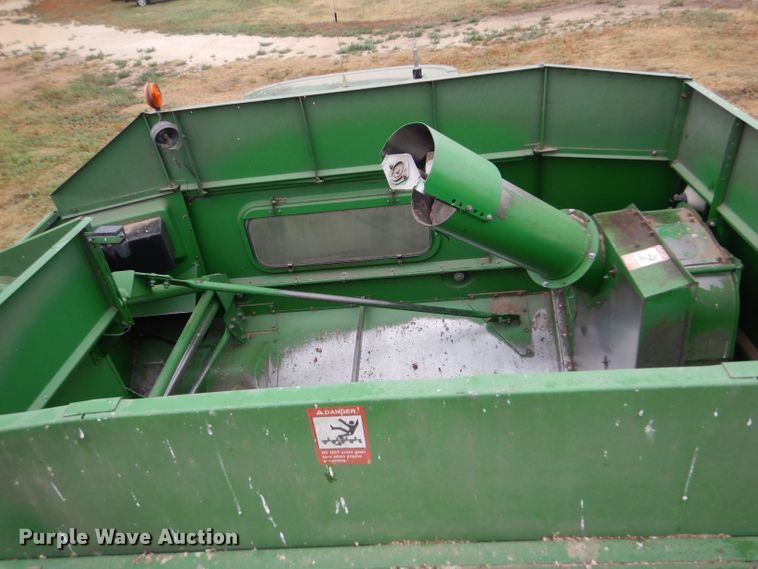 image for item LB9848 John Deere 9600  combine