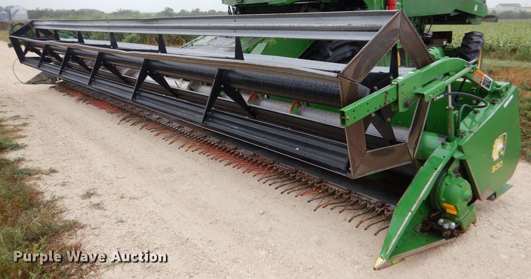 image for item LB9849 John Deere 930  rigid head