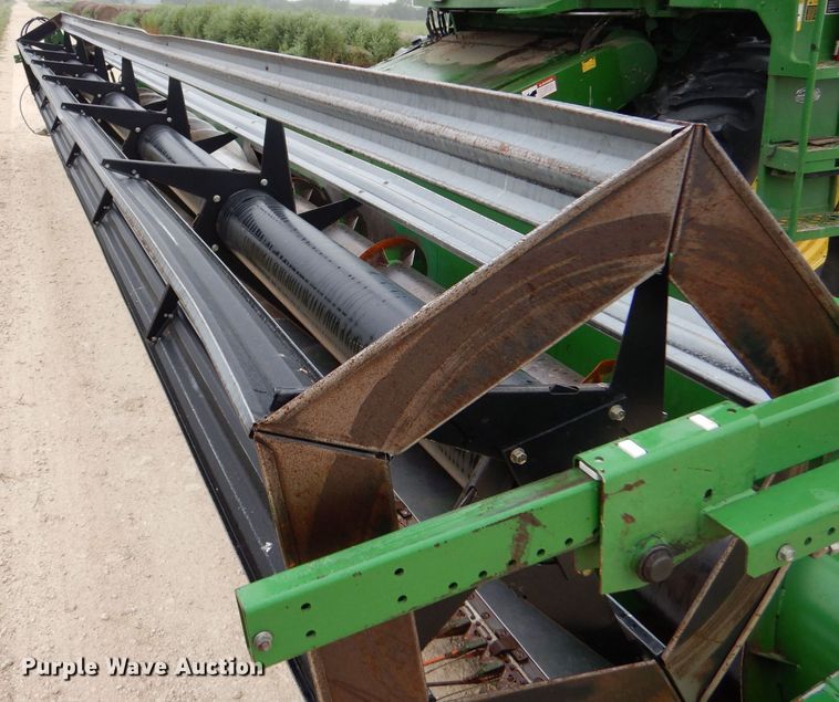 image for item LB9849 John Deere 930  rigid head