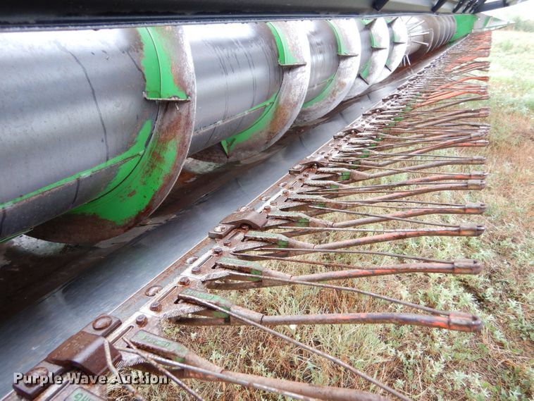 image for item LB9849 John Deere 930  rigid head