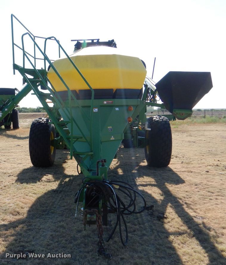 image for item LB9893 John Deere 1850  air seeder
