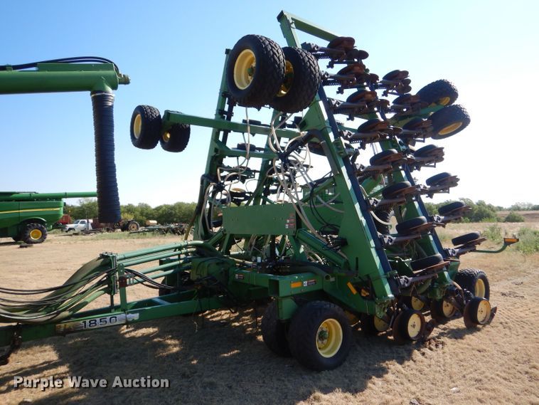 image for item LB9893 John Deere 1850  air seeder