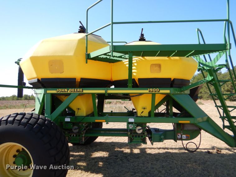 image for item LB9893 John Deere 1850  air seeder