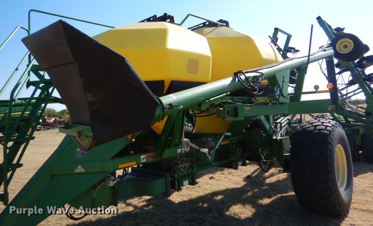 image for item LB9893 John Deere 1850  air seeder