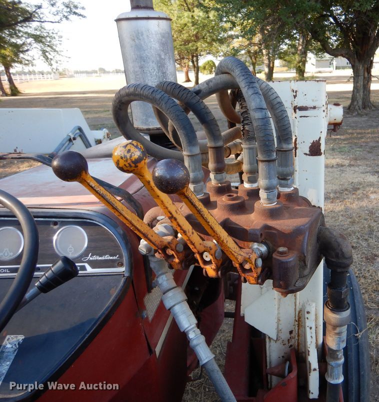 image for item LB9956 International 574  tractor