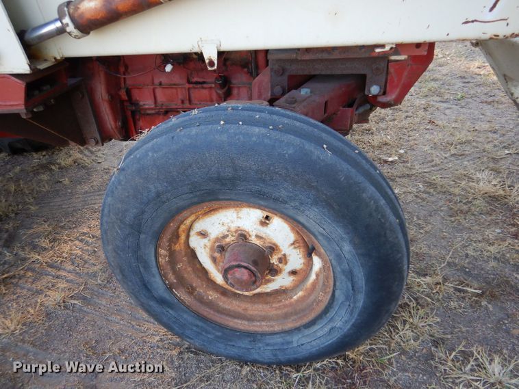 image for item LB9956 International 574  tractor