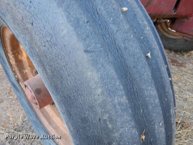 image for item LB9956 International 574  tractor