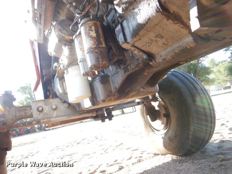 image for item LB9958 1979 Massey Ferguson 2775  tractor