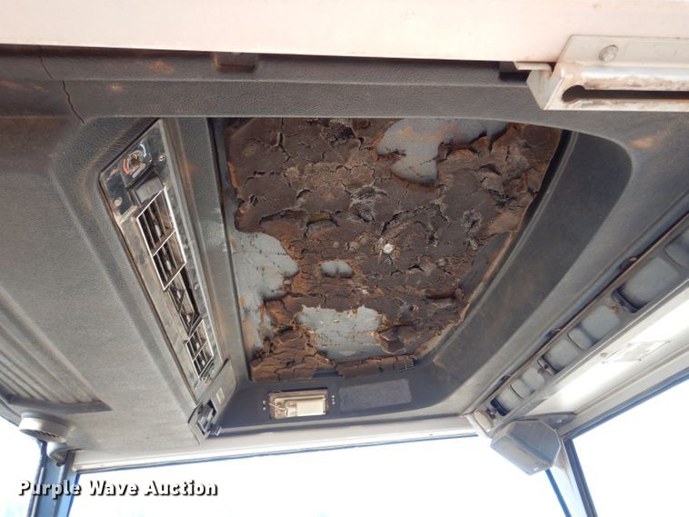 image for item LB9958 1979 Massey Ferguson 2775  tractor