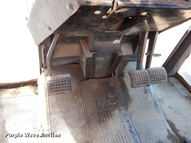 image for item LB9958 1979 Massey Ferguson 2775  tractor