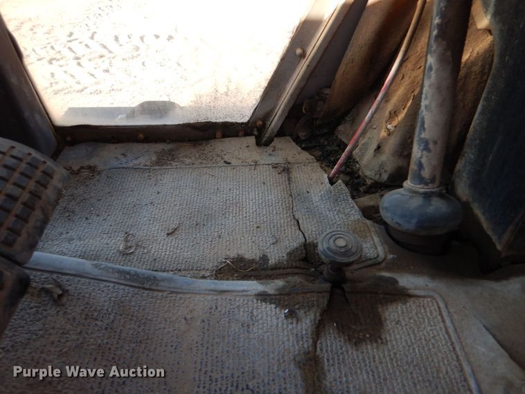 image for item LB9958 1979 Massey Ferguson 2775  tractor