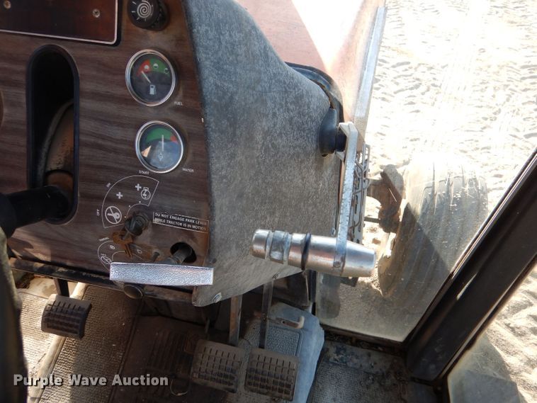 image for item LB9958 1979 Massey Ferguson 2775  tractor