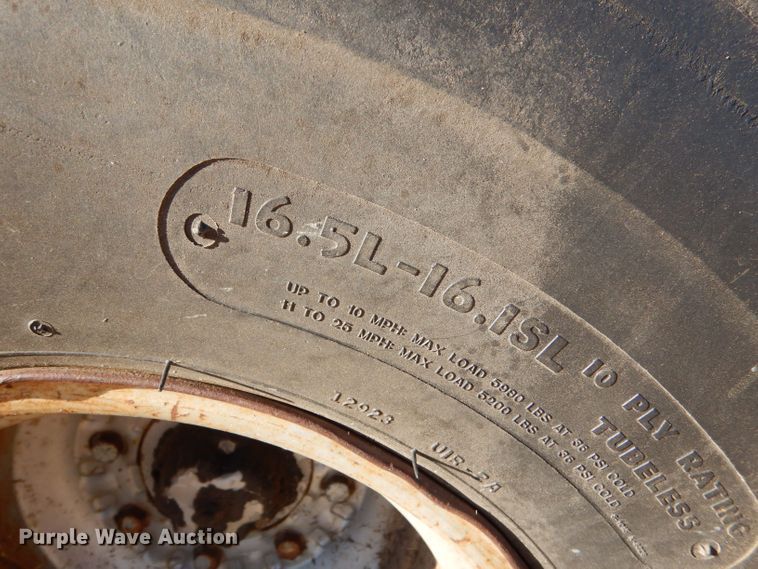 image for item LB9958 1979 Massey Ferguson 2775  tractor