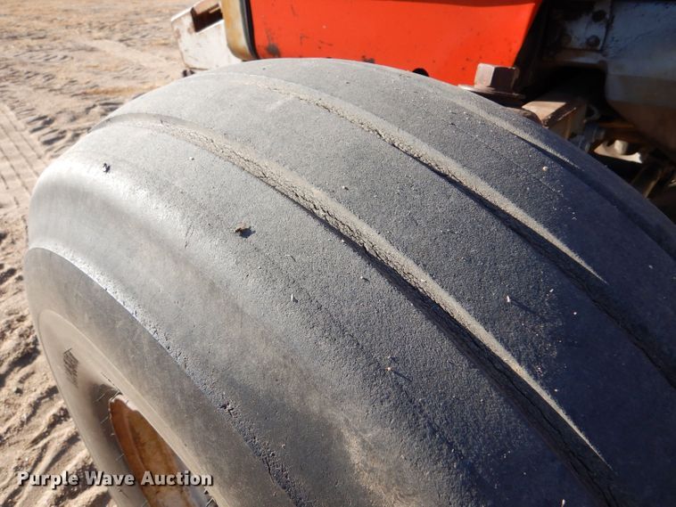 image for item LB9958 1979 Massey Ferguson 2775  tractor