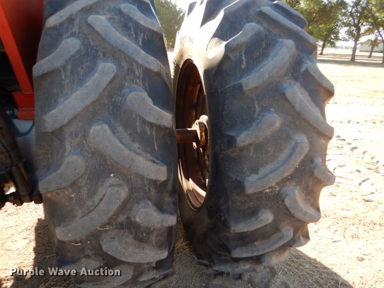 image for item LB9958 1979 Massey Ferguson 2775  tractor