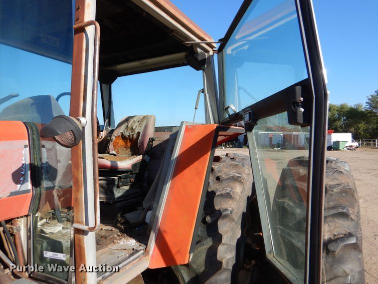 image for item LB9960 1979 Massey Ferguson 2745  tractor