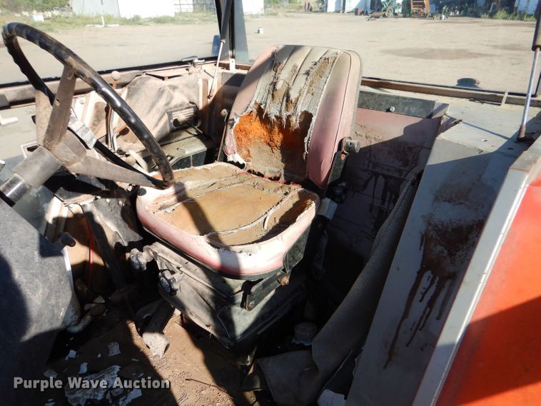 image for item LB9960 1979 Massey Ferguson 2745  tractor