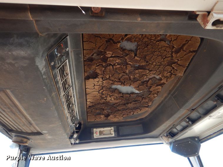 image for item LB9960 1979 Massey Ferguson 2745  tractor