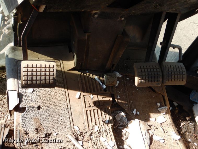 image for item LB9960 1979 Massey Ferguson 2745  tractor