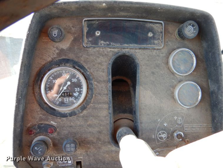 image for item LB9960 1979 Massey Ferguson 2745  tractor