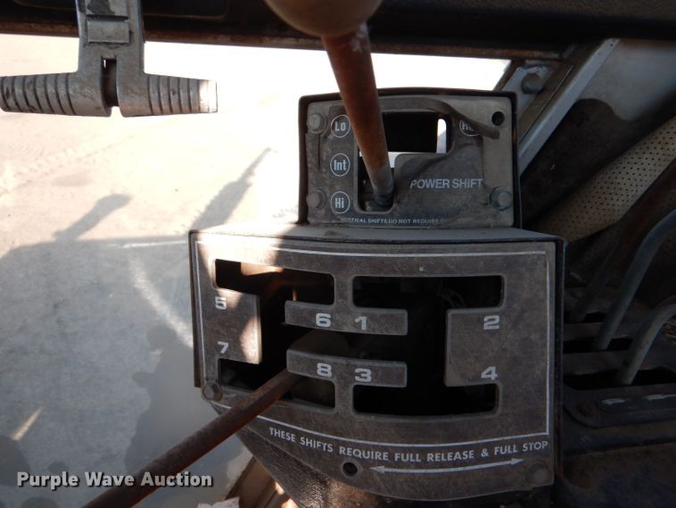 image for item LB9960 1979 Massey Ferguson 2745  tractor