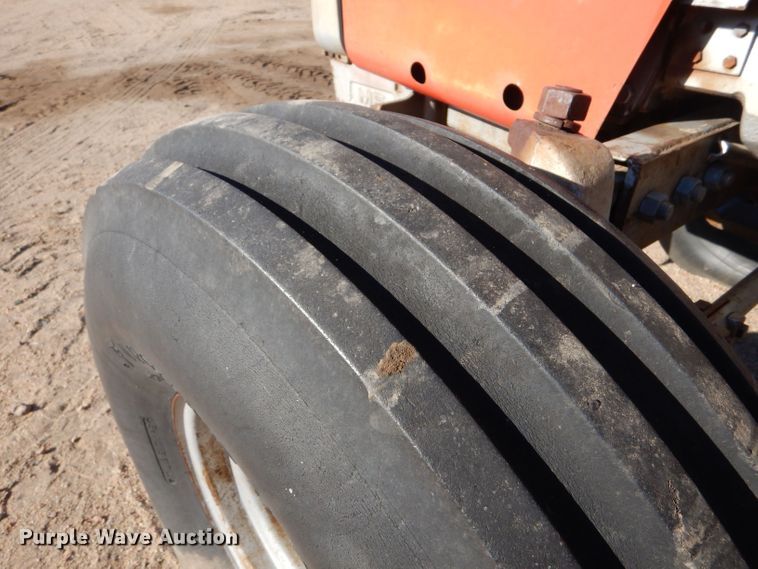 image for item LB9960 1979 Massey Ferguson 2745  tractor