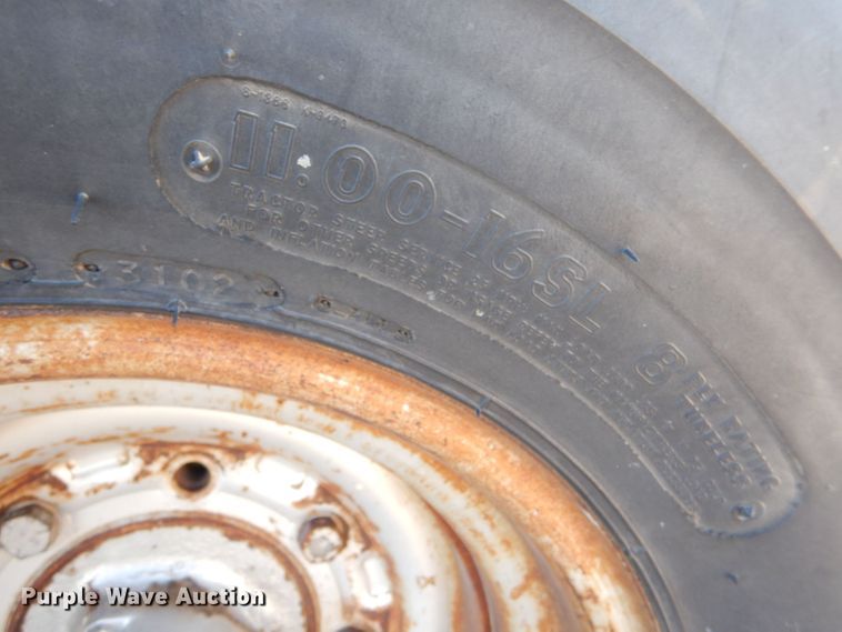 image for item LB9960 1979 Massey Ferguson 2745  tractor