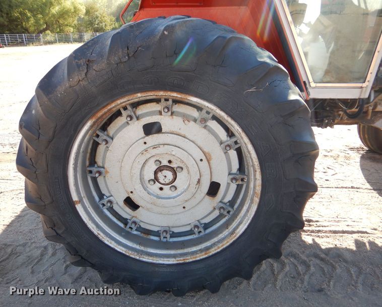 image for item LB9960 1979 Massey Ferguson 2745  tractor