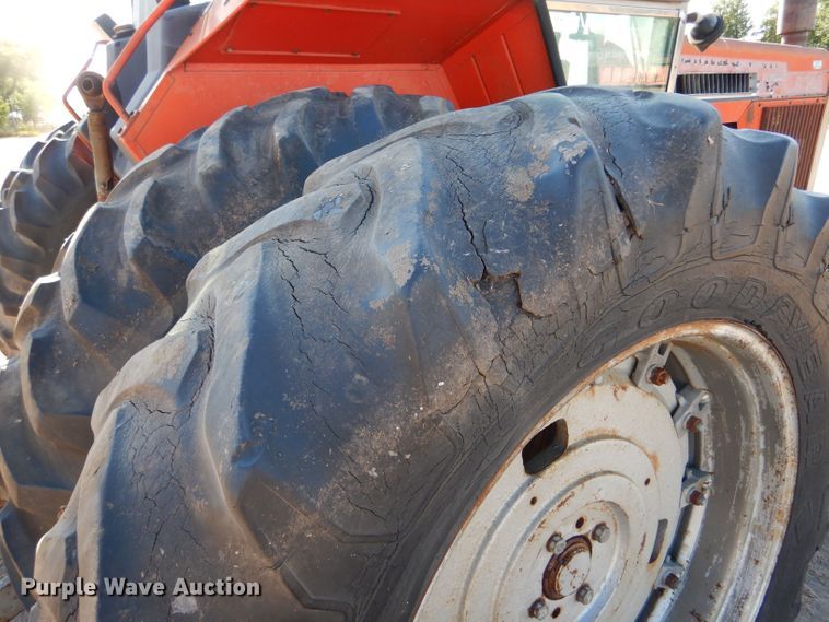 image for item LB9960 1979 Massey Ferguson 2745  tractor