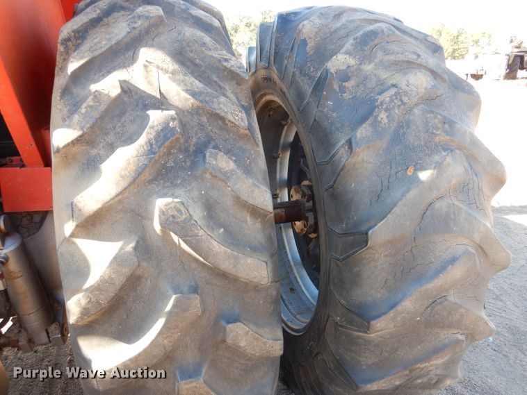 image for item LB9960 1979 Massey Ferguson 2745  tractor