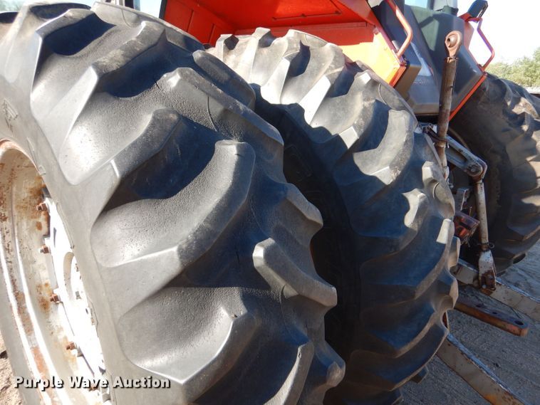 image for item LB9960 1979 Massey Ferguson 2745  tractor