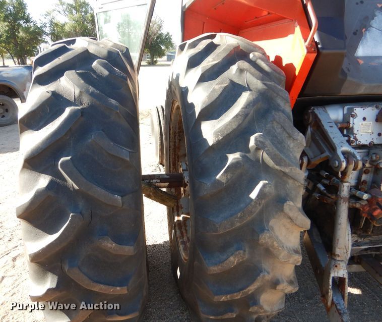 image for item LB9960 1979 Massey Ferguson 2745  tractor