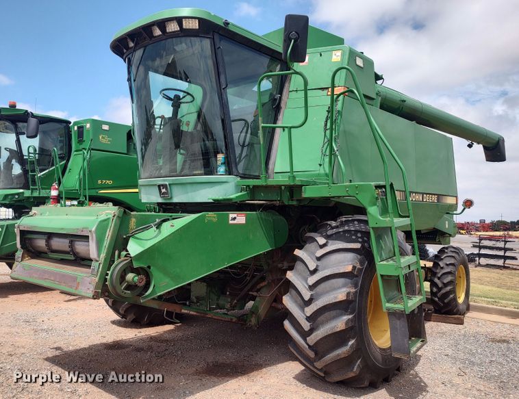 image for item LK9086 1992 John Deere 9600  combine