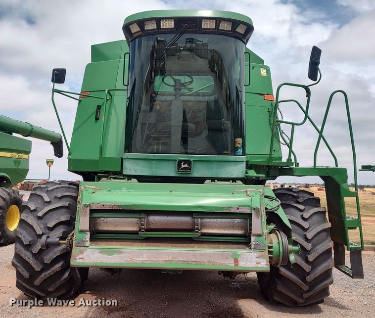 image for item LK9086 1992 John Deere 9600  combine