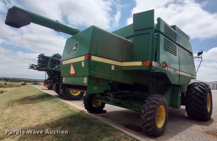 image for item LK9086 1992 John Deere 9600  combine