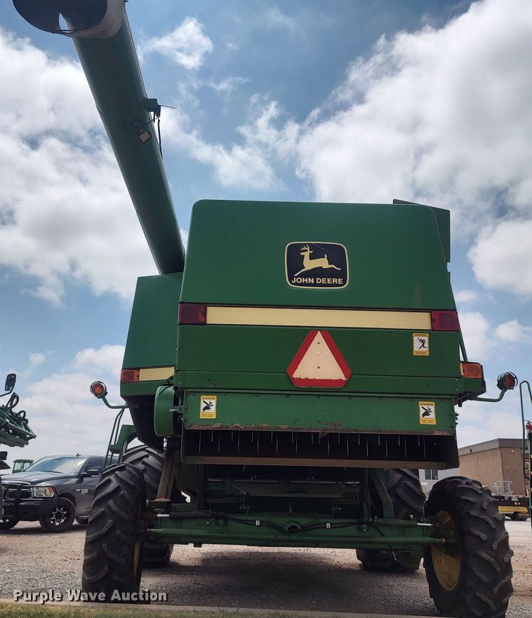 image for item LK9086 1992 John Deere 9600  combine