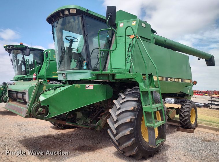 image for item LK9086 1992 John Deere 9600  combine