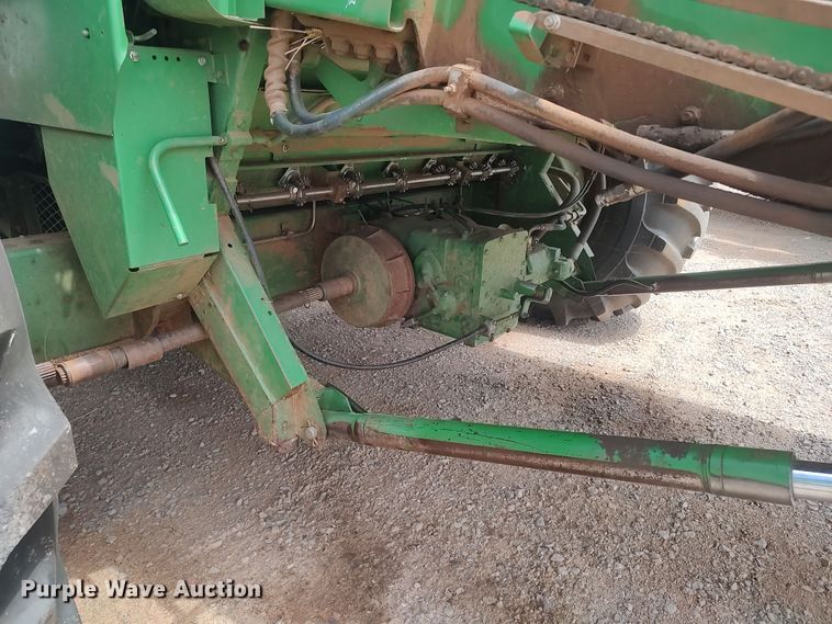 image for item LK9086 1992 John Deere 9600  combine