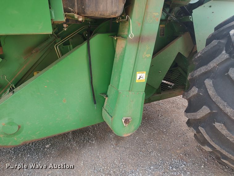 image for item LK9086 1992 John Deere 9600  combine