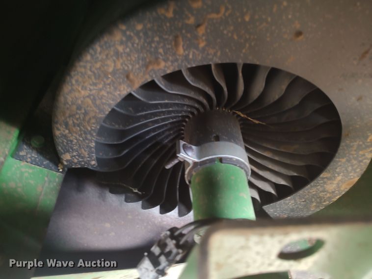 image for item LK9086 1992 John Deere 9600  combine