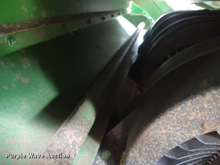 image for item LK9086 1992 John Deere 9600  combine
