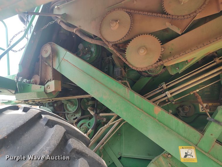 image for item LK9086 1992 John Deere 9600  combine