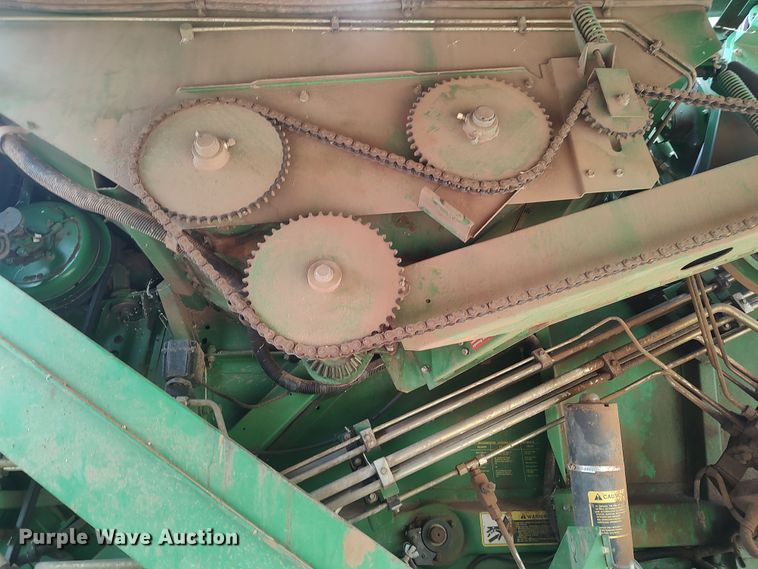 image for item LK9086 1992 John Deere 9600  combine