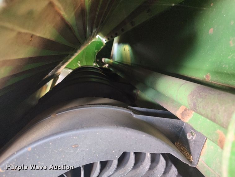 image for item LK9086 1992 John Deere 9600  combine